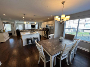 2BR Condo with Amenities - Near The Strip - FREE TICKETS INCLUDED - MB10-2